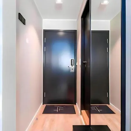 **royal ** Modern ** Fast - Wifi ** Smart Tv ** Apartment